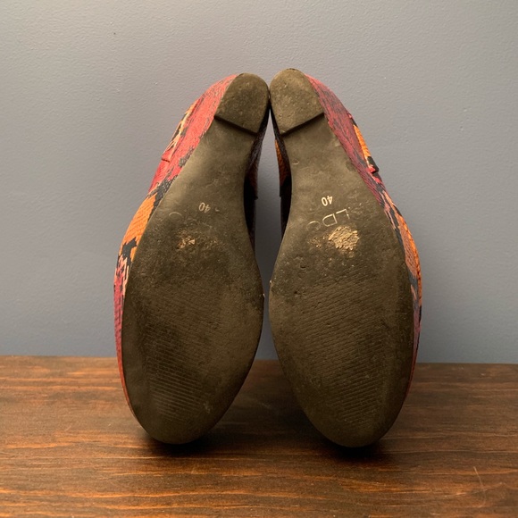 Bad*ss Red Snake Skin Wedges - Picture 5 of 6